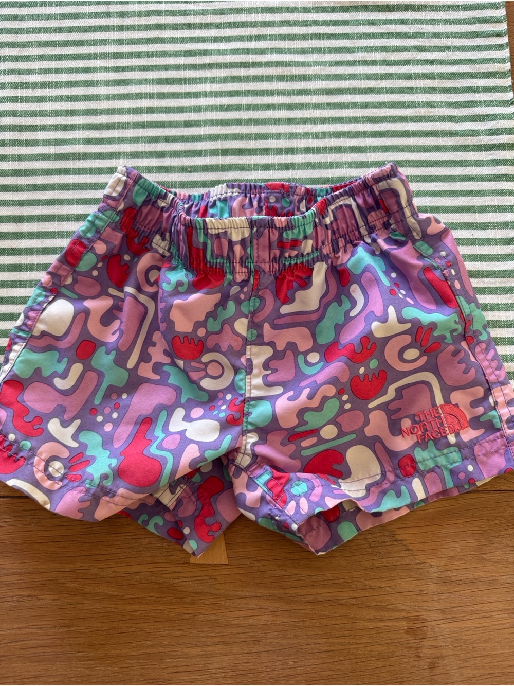 The North Face Kids Multicolor Abstract Print Shorts